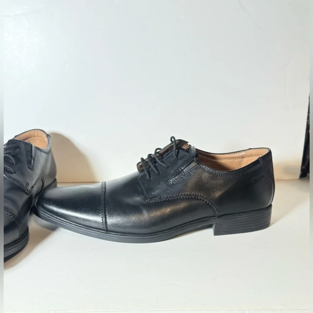 Clarks Black Leather Oxfords